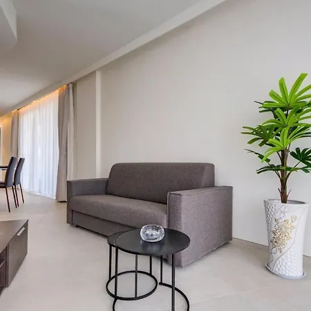 Mercury 539- 2x Pool Cards Access & Shopping Mall Apartment *